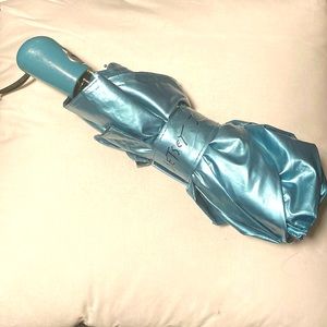 Betsey Johnson Blue Pearlized Metallic Umbrella Auto Open NWOT